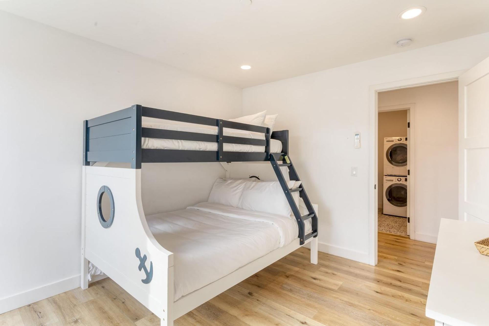 Velvet Sand Buyout By Avantstay Steps To Newport Beach Sleeps 22 Exterior photo