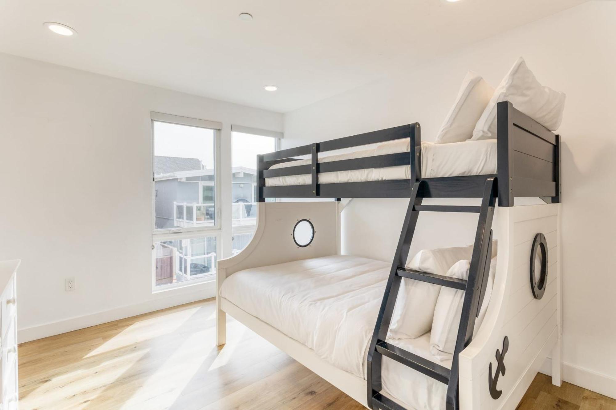 Velvet Sand Buyout By Avantstay Steps To Newport Beach Sleeps 22 Exterior photo